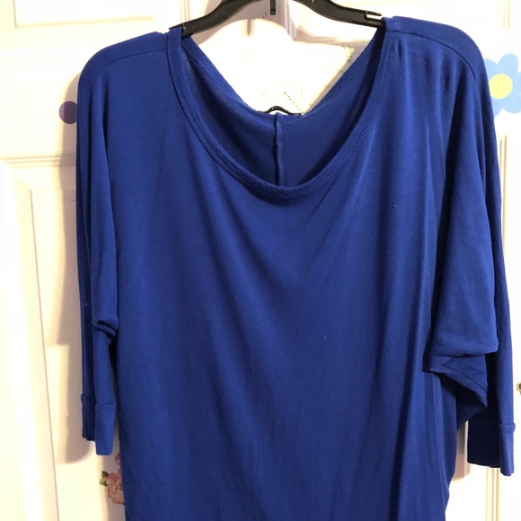 Tops - Picture 2 of 8